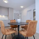 דירה Modern Near & Free Parking & Easy Access *