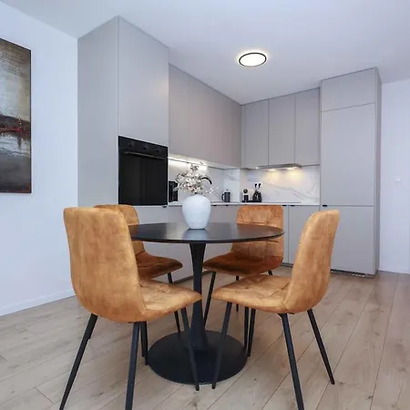 Apartment Modern Near & Free Parking & Easy Access Bratislava