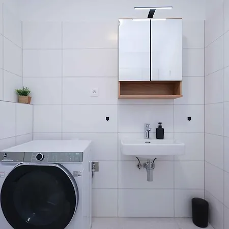 Modern Near & Free Parking & Easy Access Apartment Bratislava