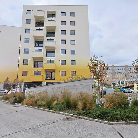Modern Near & Free Parking & Easy Access Apartmán Bratislava