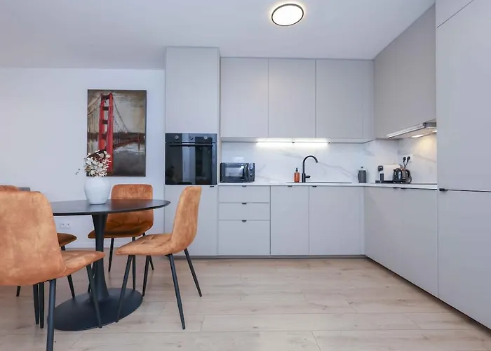 Modern Near & Free Parking & Easy Access Appartement *