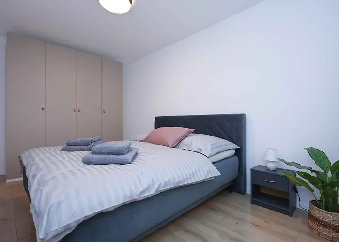 Modern Near & Free Parking & Easy Access *