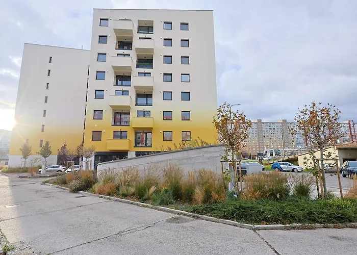 Modern Near & Free Parking & Easy Access Apartment Bratislava